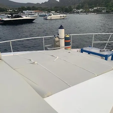 Minicrociereinbarca Botel *