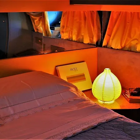 Minicrociereinbarca Botel *