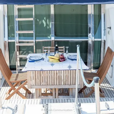 Minicrociereinbarca Botel