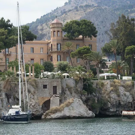 Minicrociereinbarca Botel Palermo