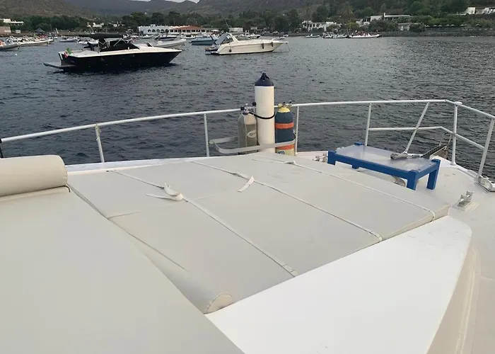 Minicrociereinbarca Botel *