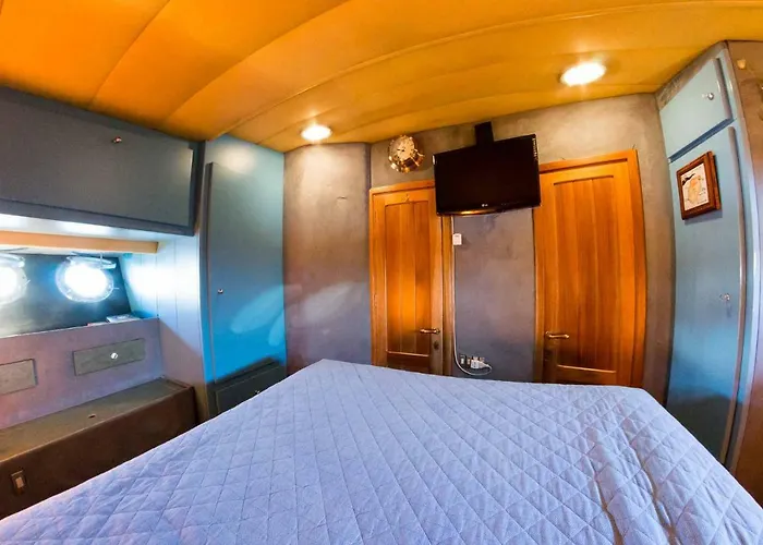 Minicrociereinbarca Botel *