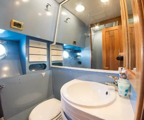 Bateau-hôtel Minicrociereinbarca