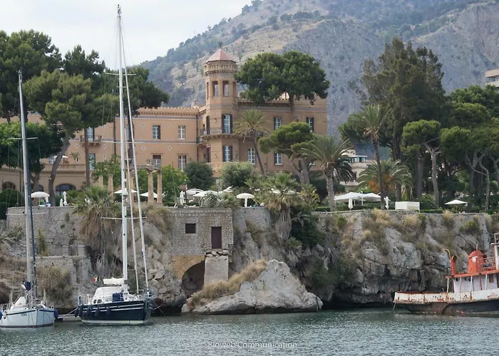 Minicrociereinbarca Botel Palermo